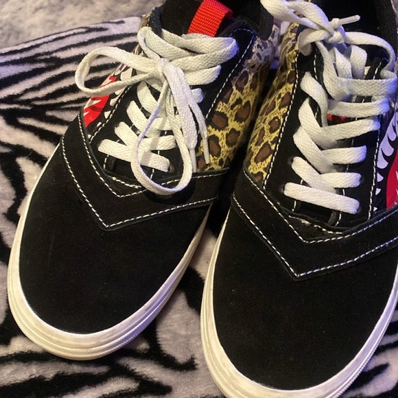 NWOT LOSERS SIZE 9 leopard and black with shark
Worn 2wice!! - Picture 6 of 6